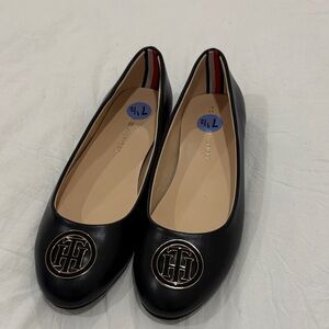 Tommy Hilfiger Black Leather Logo Round-Toe Flats